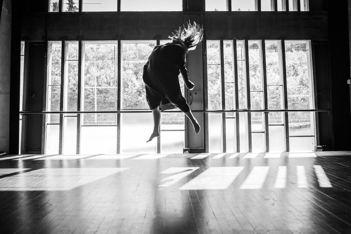 Photo danse contemporaine Caroline Guttierez Site le Corbusier Firminy