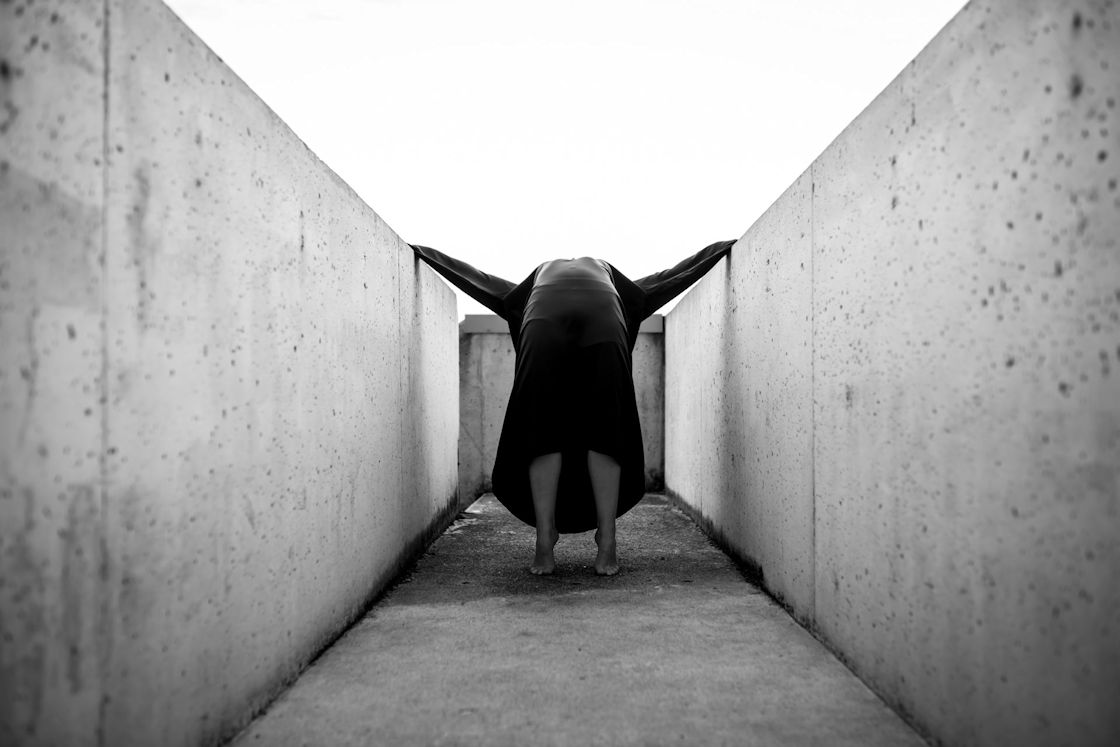 Photo danse contemporaine Caroline Guttierez Site le Corbusier Firminy