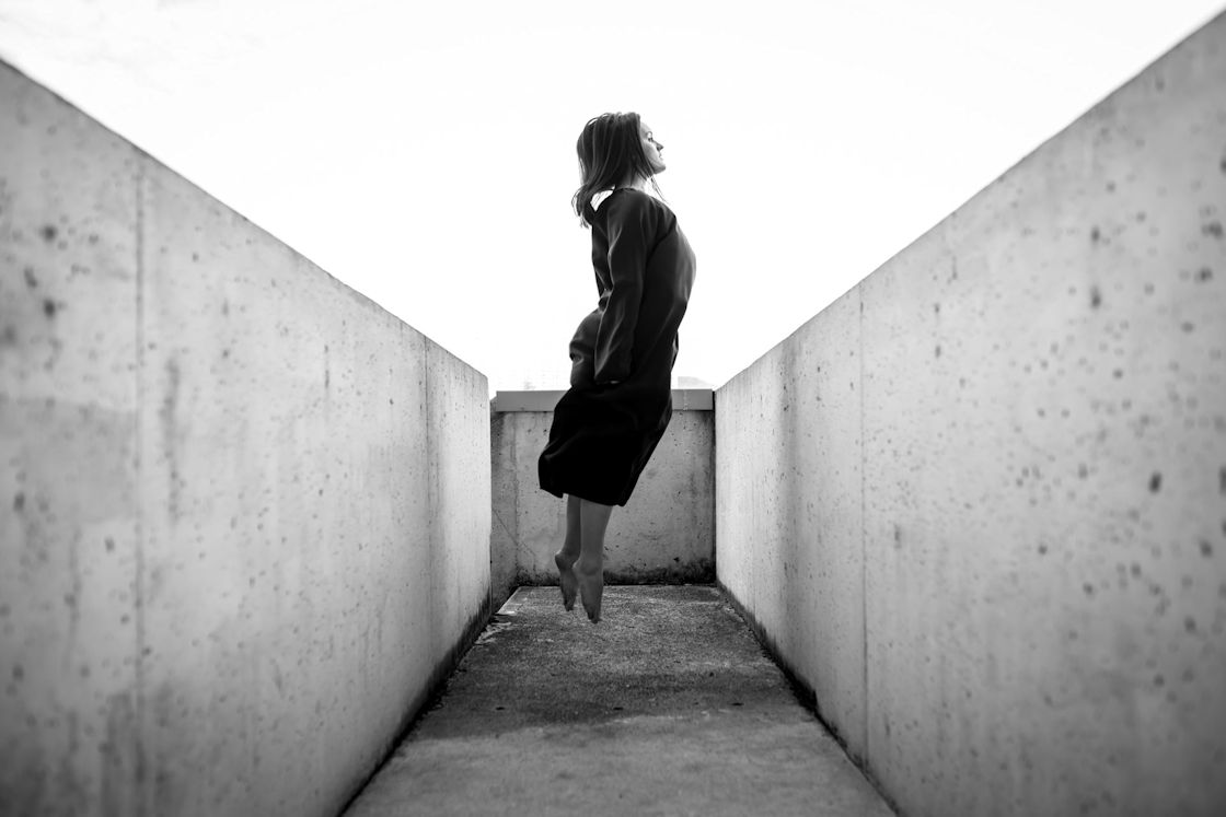 Photo danse contemporaine Caroline Guttierez Site le Corbusier Firminy