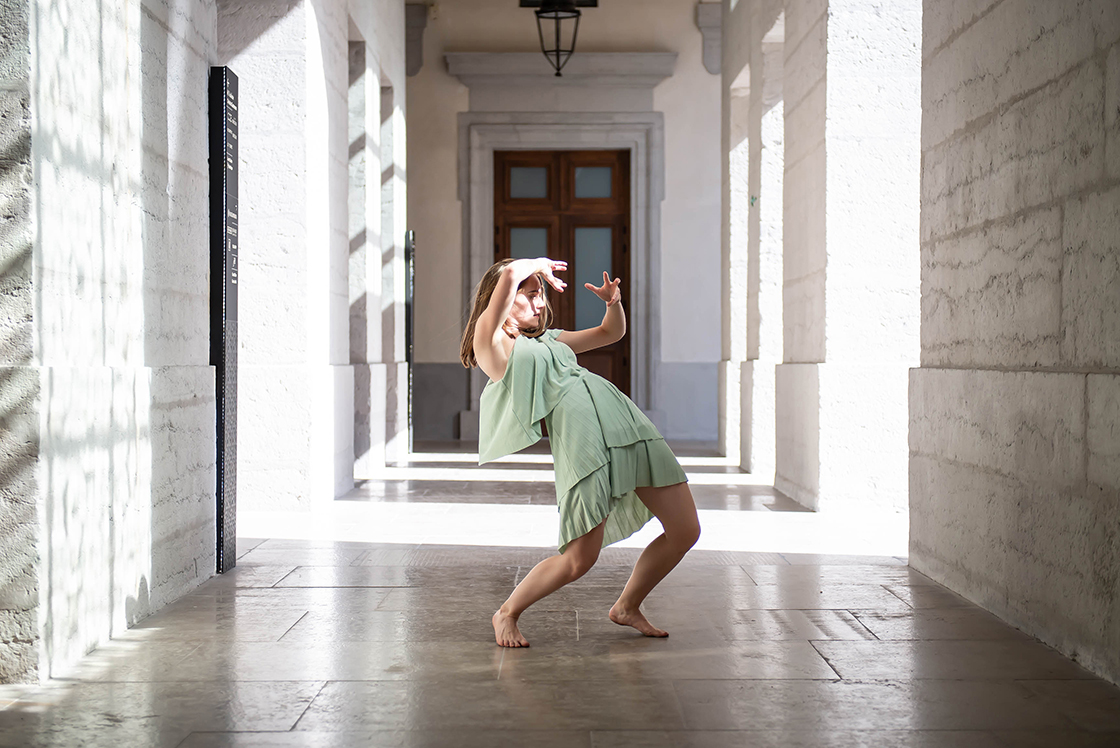 Photo danse contemporaine Loréna Sajous Grand Hotel Dieu Lyon