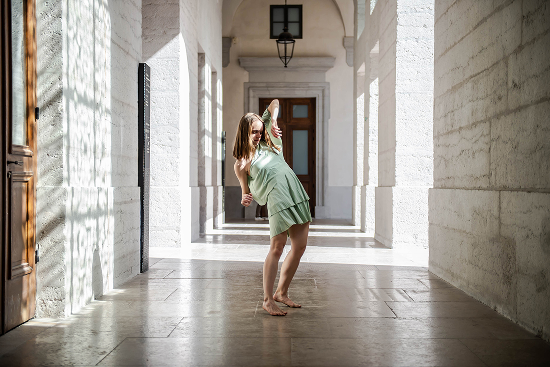 Photo danse contemporaine Loréna Sajous Grand Hotel Dieu Lyon