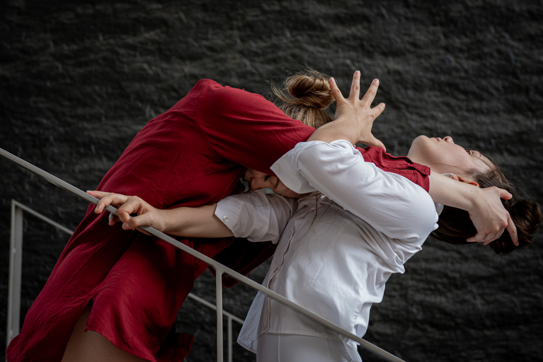 Photo danse contemporaine Lyon Confluence Chloé Escale Juliette Bernard Calabash