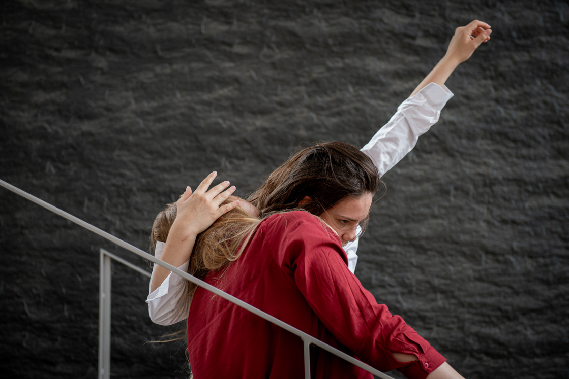 Photo danse contemporaine Lyon Confluence Chloé Escale Juliette Bernard Calabash