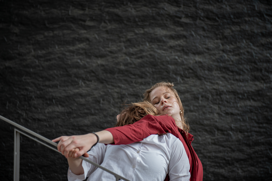 Photo danse contemporaine Lyon Confluence Chloé Escale Juliette Bernard Calabash