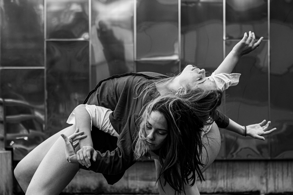 Photo danse contemporaine Lyon Confluence Chloé Escale Juliette Bernard Calabash