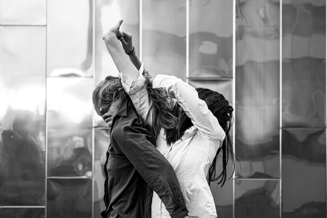 Photo danse contemporaine Lyon Confluence Chloé Escale Juliette Bernard Calabash