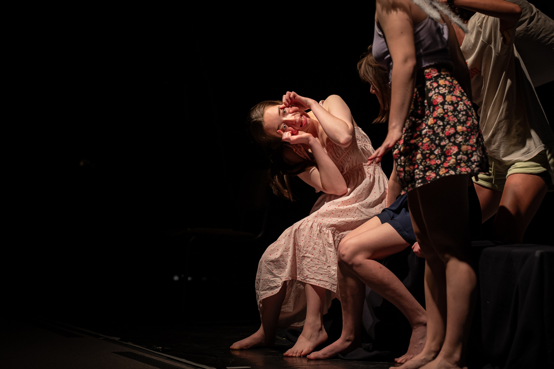 Photographie théâtre atelier Louise Paquette Je est un autre qui rêve, Astrée Villeurbanne 2024