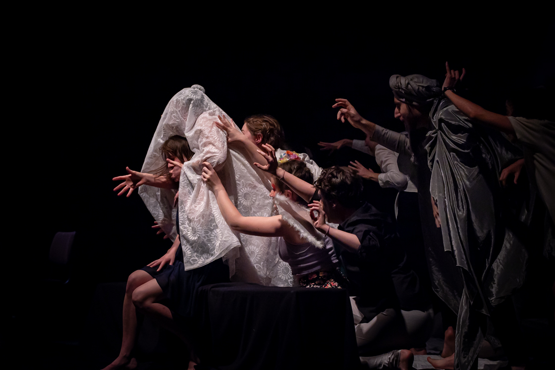 Photographie théâtre atelier Louise Paquette Je est un autre qui rêve, Astrée Villeurbanne 2024