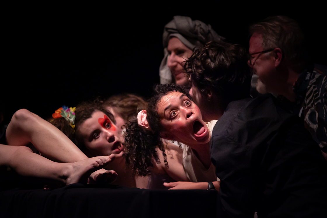 Photographie théâtre atelier Louise Paquette Je est un autre qui rêve, Astrée Villeurbanne 2024