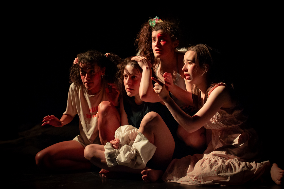 Photographie théâtre atelier Louise Paquette Je est un autre qui rêve, Astrée Villeurbanne 2024