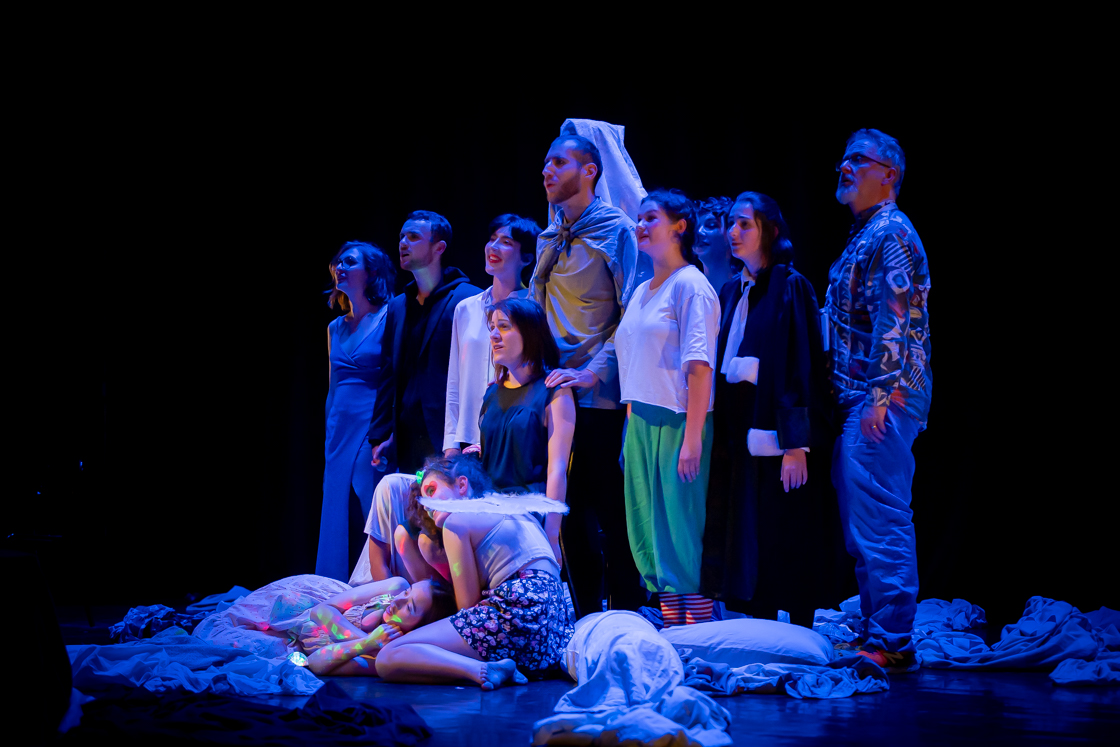 Photographie théâtre atelier Louise Paquette Je est un autre qui rêve, Astrée Villeurbanne 2024