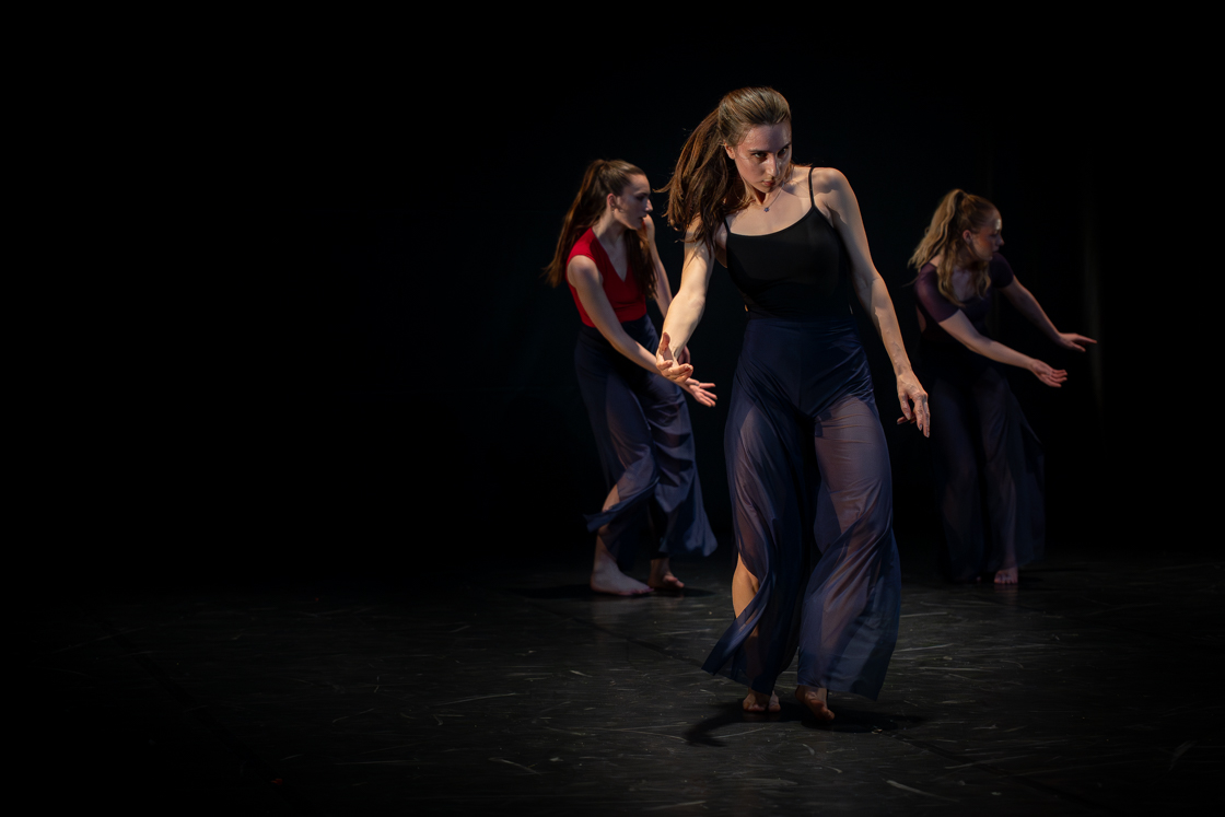 Photo danse festival Arthémmiades 2024 au Théâtre Astrée à Villeurbanne