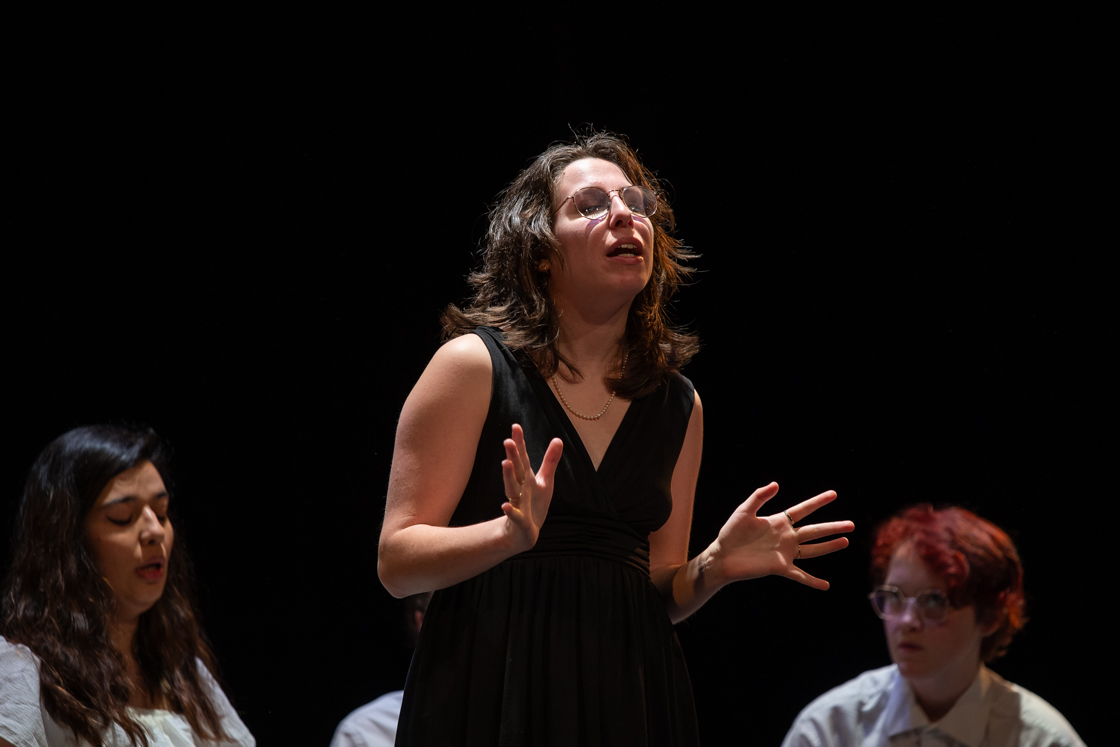 Photo pièce de théâtre festival Arthémmiades 2024 au Théâtre Astrée à Villeurbanne