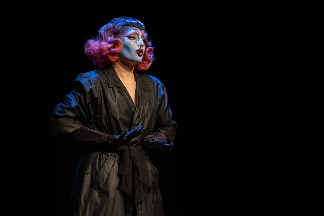 Photo performance drag festival Arthémmiades 2024 au Théâtre Astrée à Villeurbanne