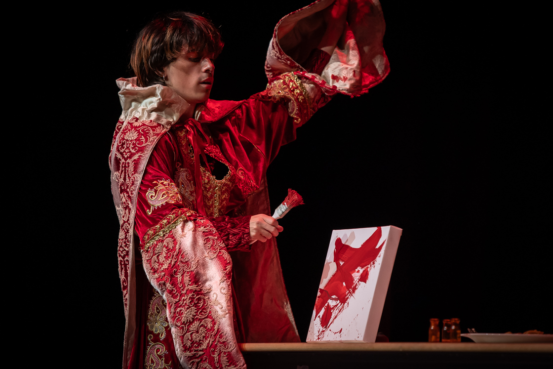 Photo performance drag festival Arthémmiades 2024 au Théâtre Astrée à Villeurbanne