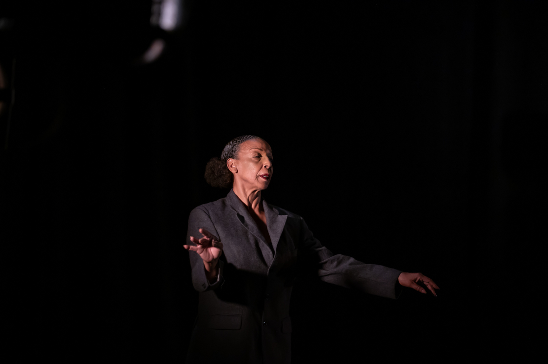 Photographie de danse Le Sacre du sucre compagnie Trilogie Lénablou La rotonde Villeurbanne Novembre 2022