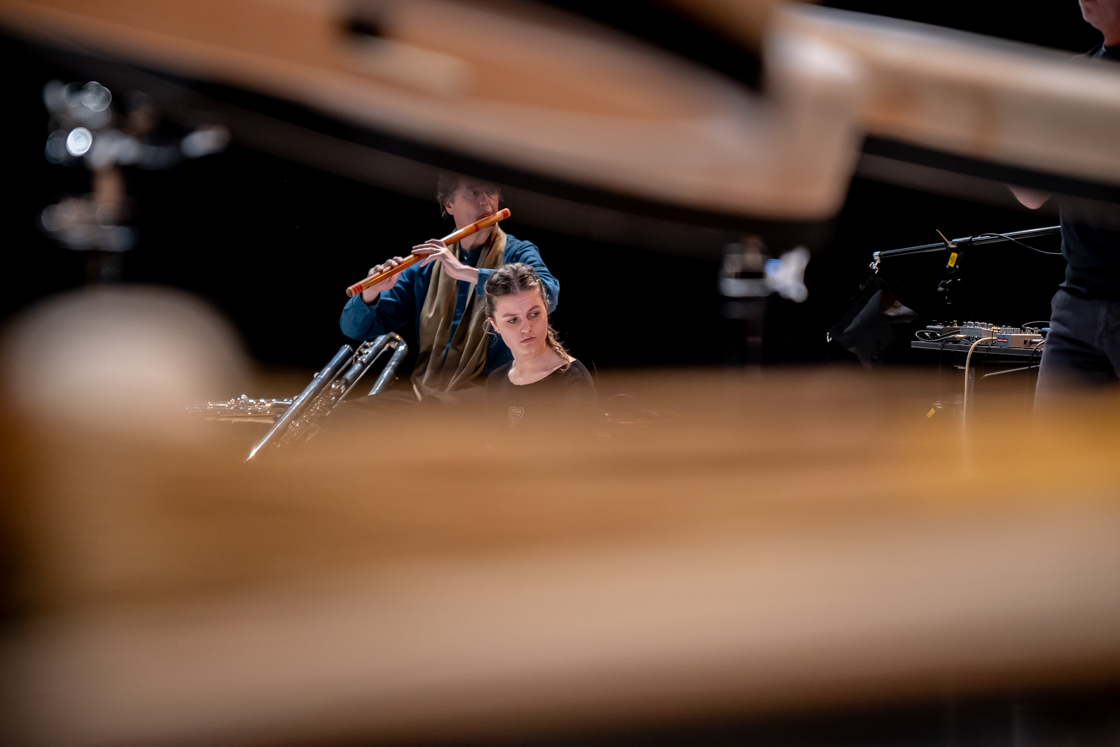 Photographie de danse contemporaine à l’espace Pasolini de Valenciennes pour les écoutes sonores en 2026