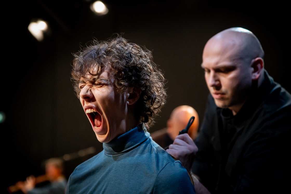 Photographie de danse contemporaine à l’espace Pasolini de Valenciennes pour les écoutes sonores en 2026