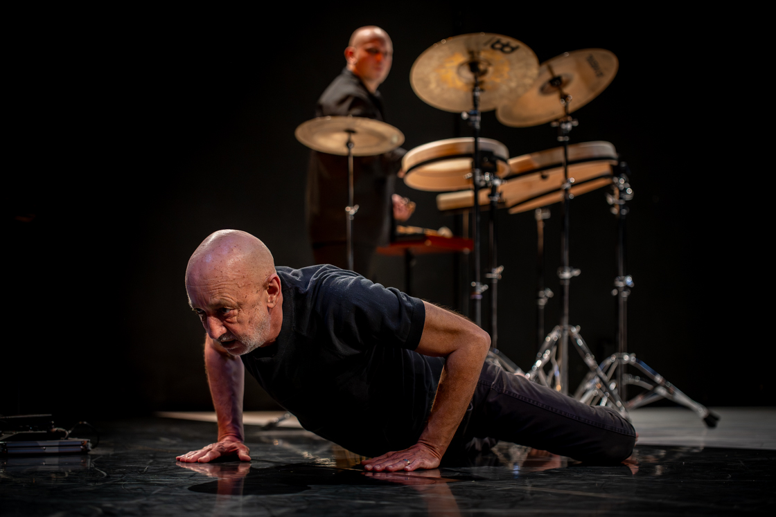Photographie de danse contemporaine à l’espace Pasolini de Valenciennes pour les écoutes sonores en 2026