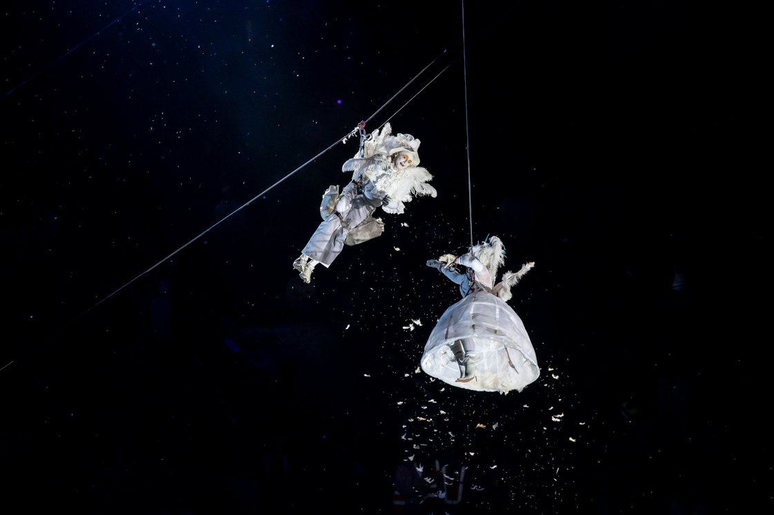 Photographie arts de la rue compagnie gratte ciel Place des Anges festival les invites villeurbanne 2024