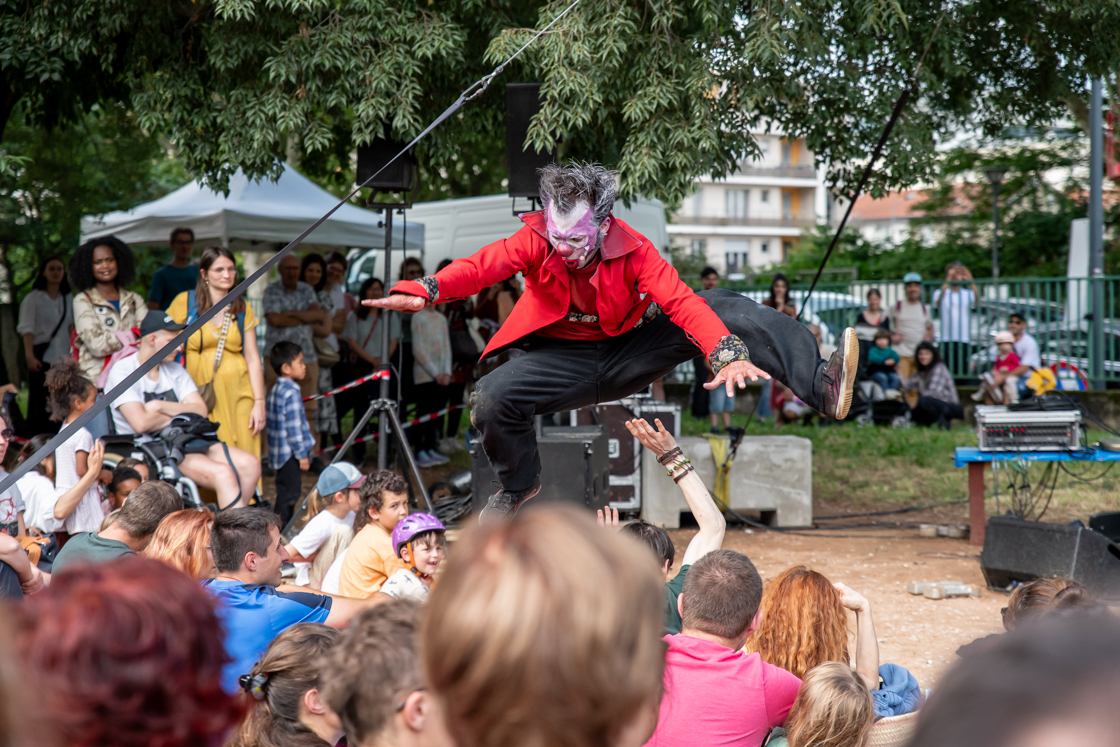 Photographie arts du cirque compagnie galapiat cirque La Brise de la Pastille festival les invites villeurbanne 2024