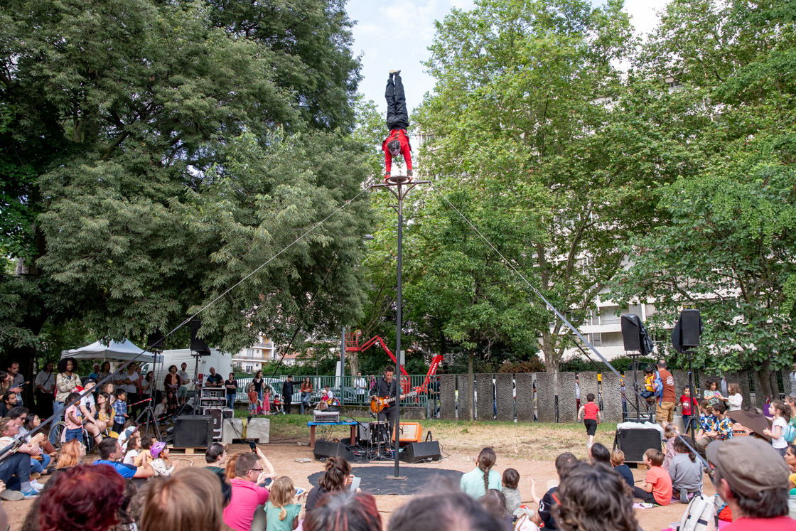 Photo arts du cirque compagnie galapiat cirque La Brise de la Pastille festival les invites villeurbanne 2024