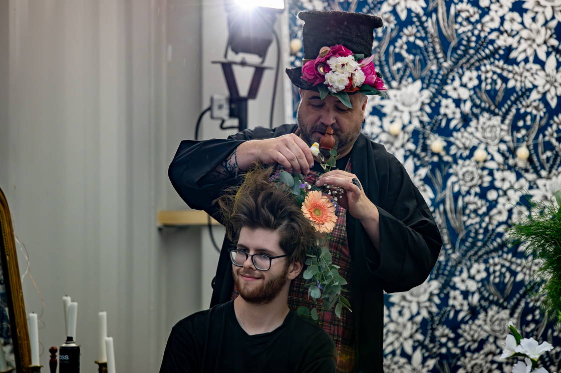 Photographie arts de la rue Christophe Pavia Mystérieuses coiffures festival les invites villeurbanne 2024