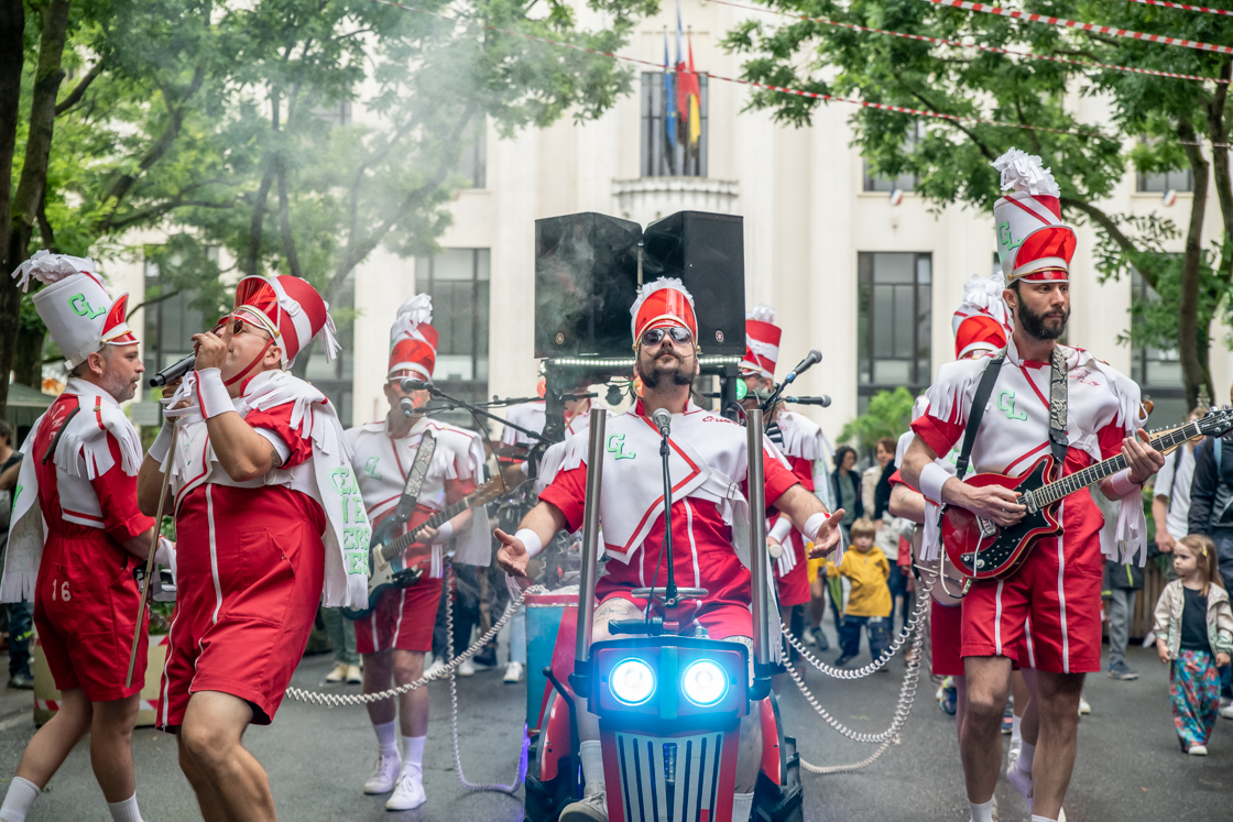 Photographie arts de la rue Déambulation Grenn Line Marchine Band festival les invites villeurbanne 2024