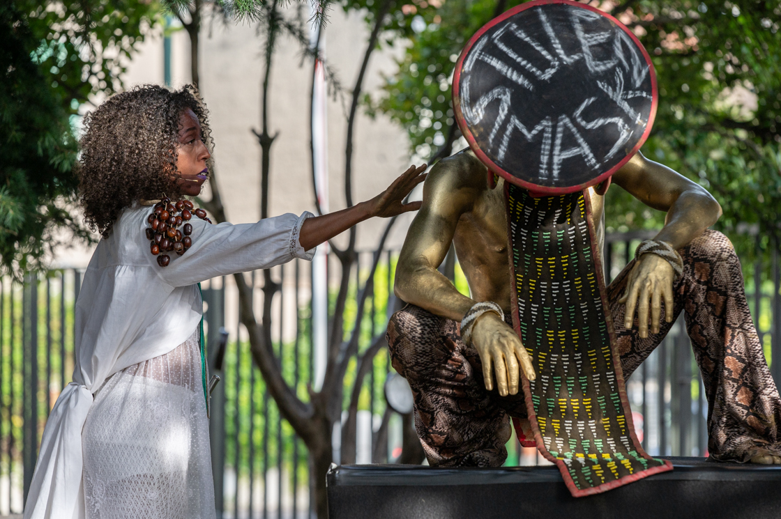 Photographie arts de la rue et danse Zora Snake l’opéra du villageois festival les invites villeurbanne 2024