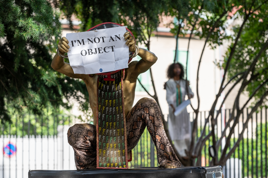 Photo arts de la rue et danse Zora Snake l’opéra du villageois festival les invites villeurbanne 2024