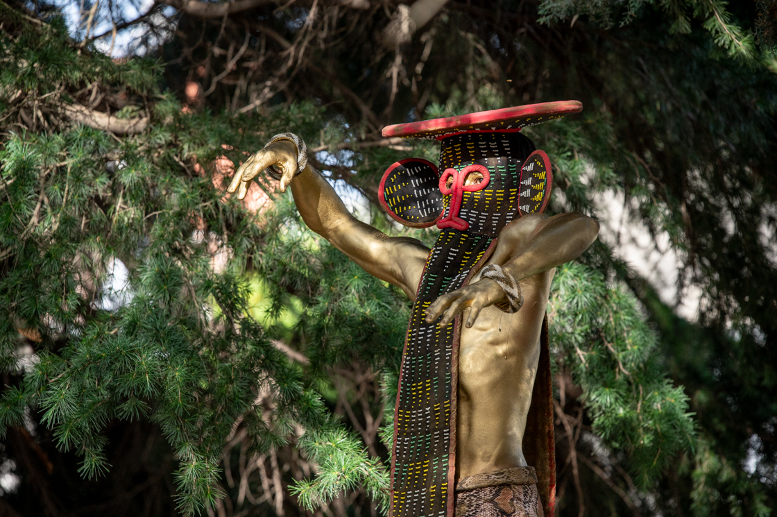 Photographie arts de la rue et danse Zora Snake l’opéra du villageois festival les invites villeurbanne 2024