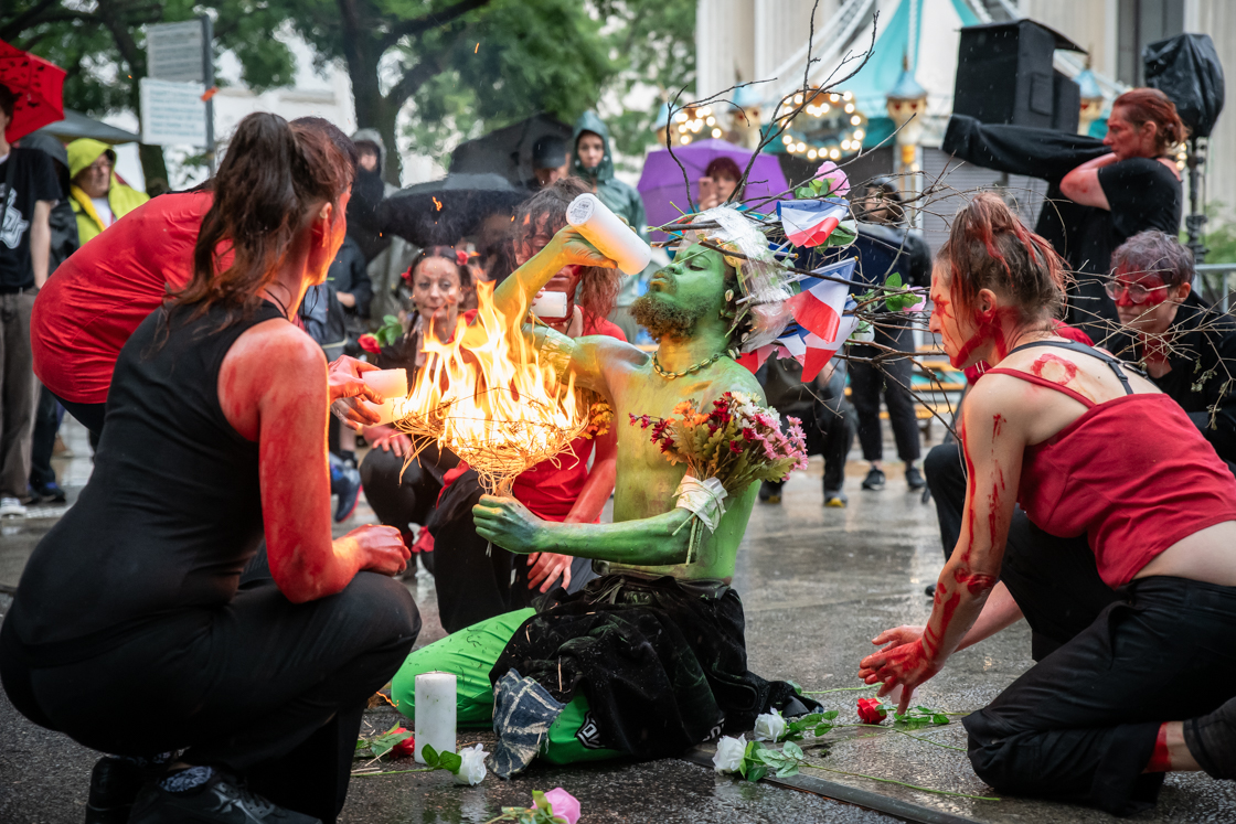 Photographie arts de la rue et danse Zora Snake Faire Poing Commun festival les invites villeurbanne 2024