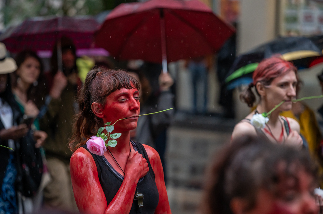 Photo arts de la rue et danse Zora Snake Faire Poing Commun festival les invites villeurbanne 2024