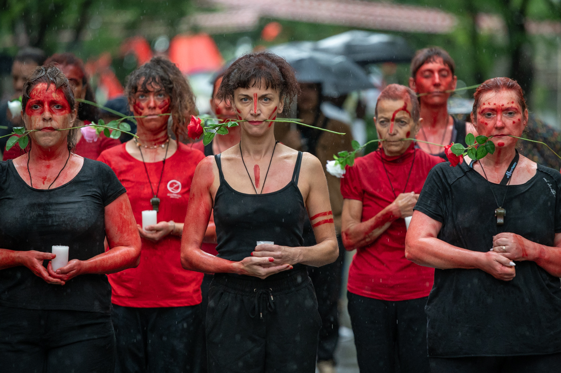 Photographie arts de la rue et danse Zora Snake Faire Poing Commun festival les invites villeurbanne 2024
