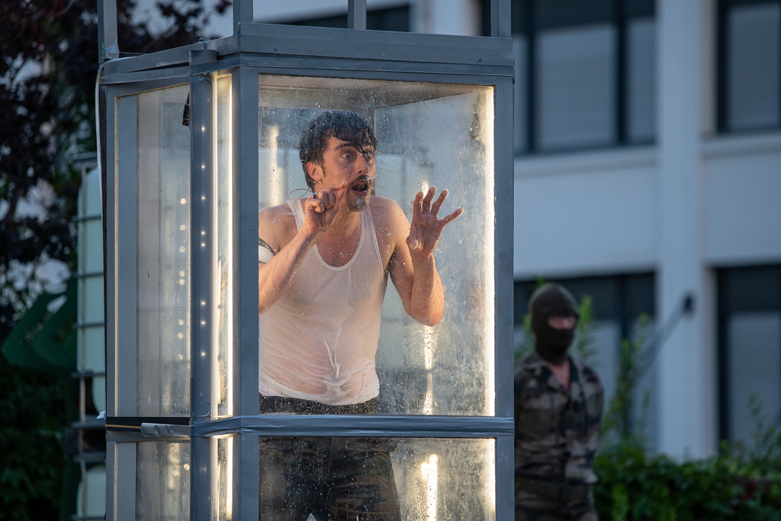 Photographie pièce de théâtre Moins que Rien Compagnie l’Envers du Décor festival les invites villeurbanne 2024