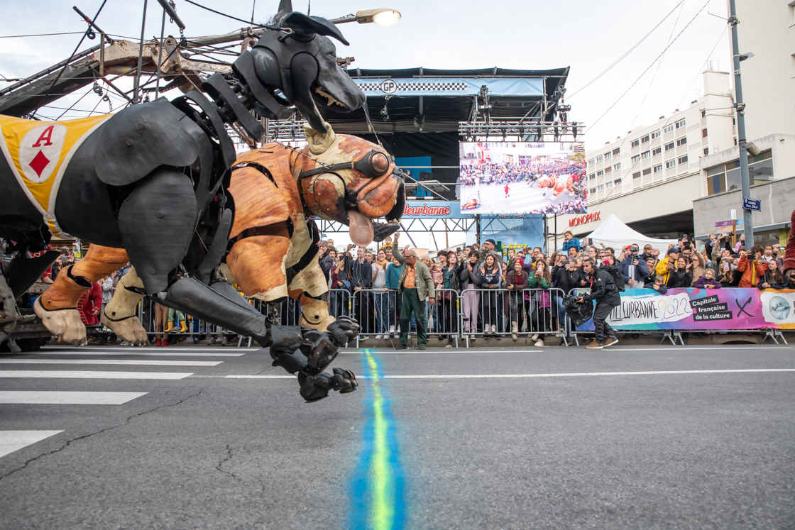 photo bull machin Royal de Luxe villeurbanne 2022 capitale française de la culture