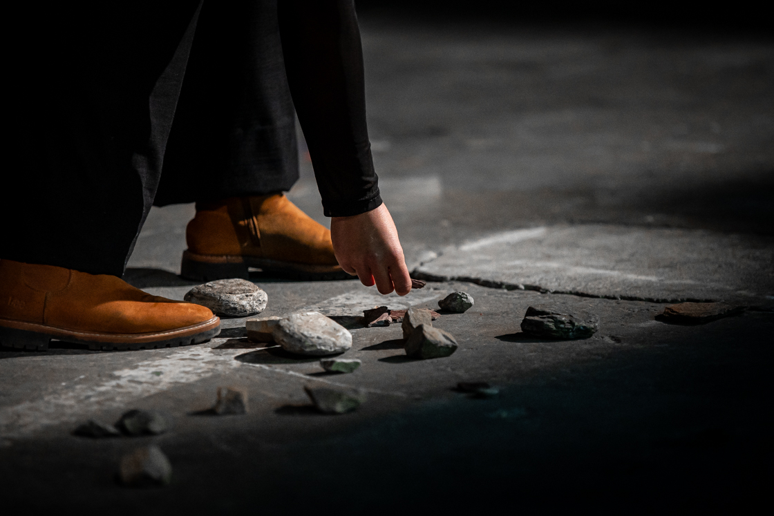 Photo arts de la rue performance émilie saccoccio veilleuse ateliers frappaz villeurbanne 2025