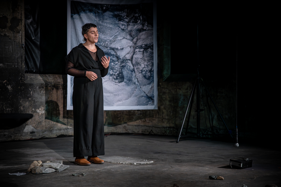 Photo arts de la rue performance émilie saccoccio veilleuse ateliers frappaz villeurbanne 2025