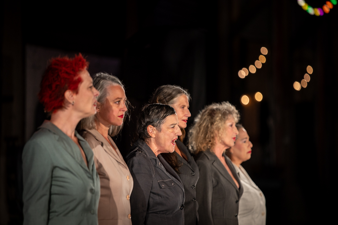 Photo spectacle M.A.M.A.E Magma performing theatre ateliers frappaz villeurbanne