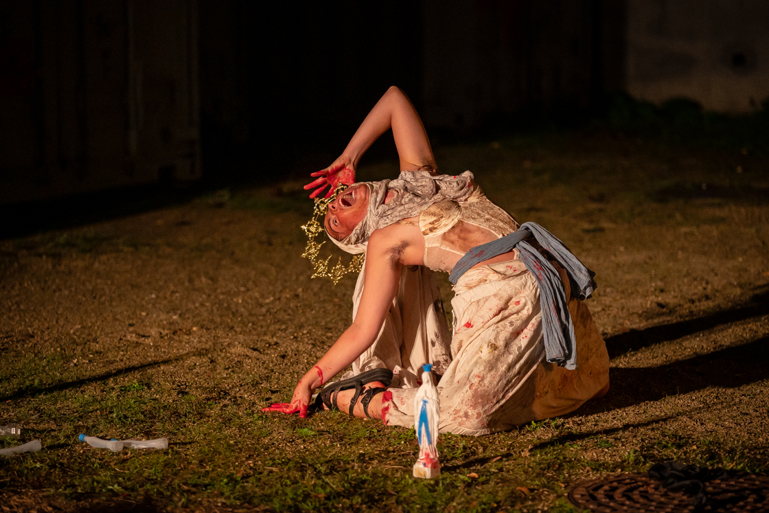 Photographie spectacle la madone des égouts laure rossi compagnie rouge esope ateliers frappaz villeurbanne